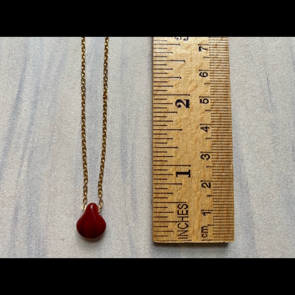 NWT depression era glass drop pendant on gold tone findings. - Picture 4 of 5